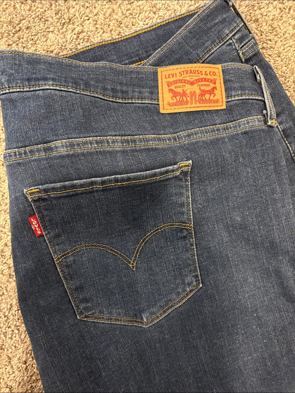 Levi's Dark Blue Denim capris with Yellow Stitching